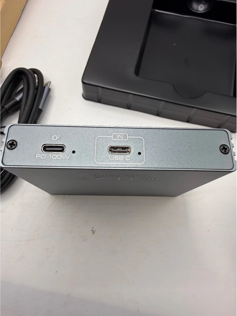 USB-C to Triple DisplayPort 4K 60Hz MST Splitter Adapter with 100W PD